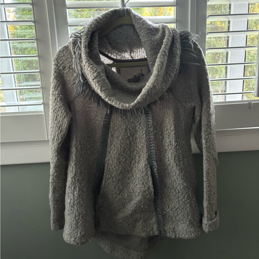 Like New- Anthropology Sweater-Size Medium